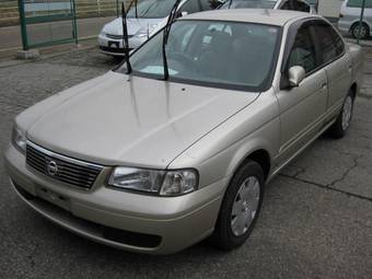 2004 Nissan Sunny Pictures