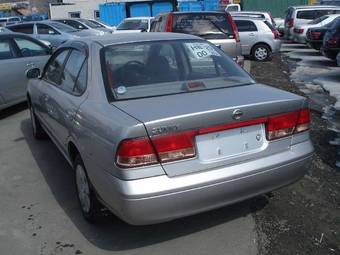 2004 Nissan Sunny Pictures