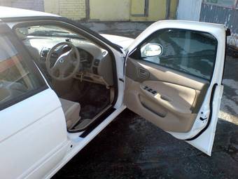 2004 Nissan Sunny Pictures