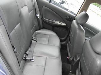2004 Nissan Sunny Pictures