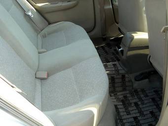 2004 Nissan Sunny Pictures