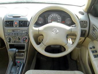 2004 Nissan Sunny Pictures