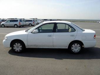 2004 Nissan Sunny Wallpapers