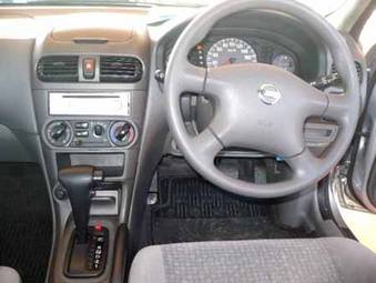 2004 Nissan Sunny Pictures