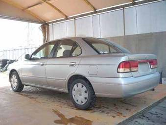 2004 Nissan Sunny Pictures