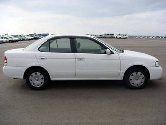 2004 Nissan Sunny Images