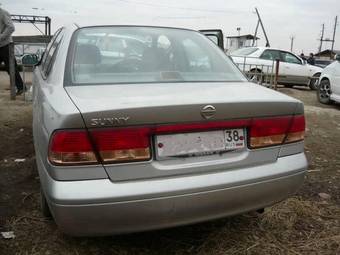 2004 Nissan Sunny Pictures