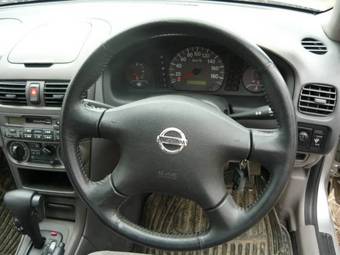 2004 Nissan Sunny Images