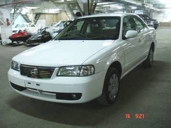 2004 Nissan Sunny Pictures