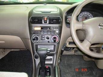 2004 Nissan Sunny Pictures