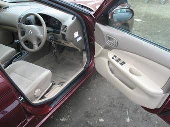 2004 Nissan Sunny Pictures