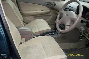 2004 Nissan Sunny Wallpapers