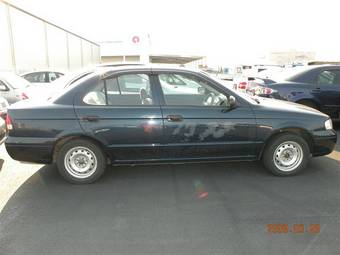 2004 Nissan Sunny Pictures