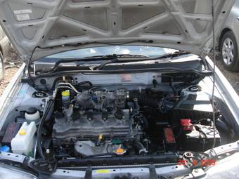 2004 Nissan Sunny Photos
