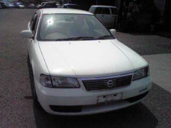 2004 Nissan Sunny Pictures