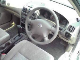 2004 Nissan Sunny Pictures