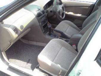 2004 Nissan Sunny Pictures