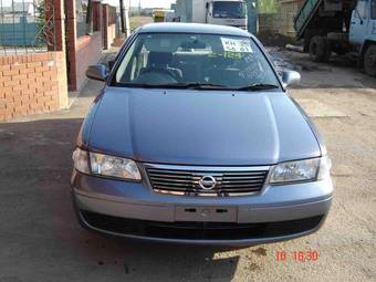 2004 Nissan Sunny Pictures