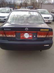 2004 Nissan Sunny Pictures