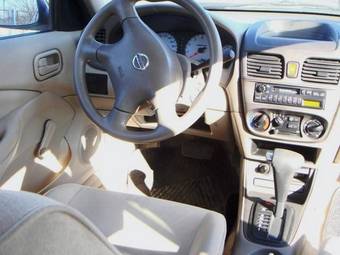 2004 Nissan Sunny Pictures