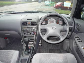2004 Nissan Sunny Pictures