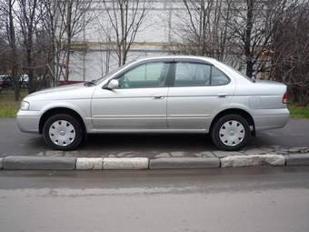 2004 Nissan Sunny Photos
