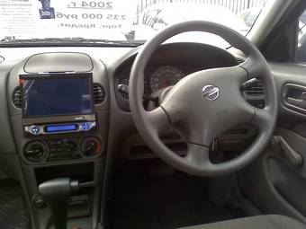 2004 Nissan Sunny Pictures