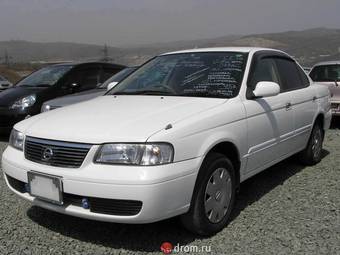 2004 Nissan Sunny Pictures