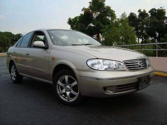 2004 Nissan Sunny Pictures