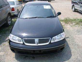 2004 Nissan Sunny Pictures