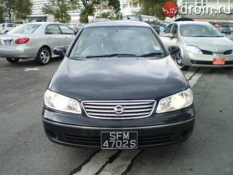 2004 Nissan Sunny Pictures