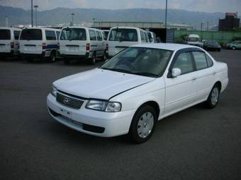 2004 Nissan Sunny Photos