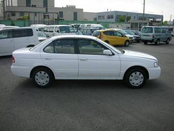 2004 Nissan Sunny Images