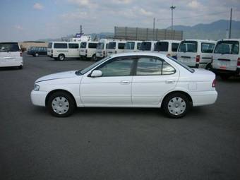 2004 Nissan Sunny Pictures