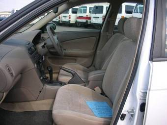 2004 Nissan Sunny Pictures