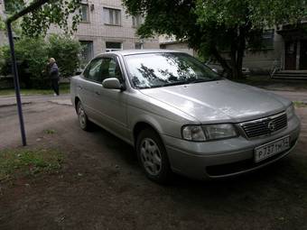 2004 Nissan Sunny Pictures