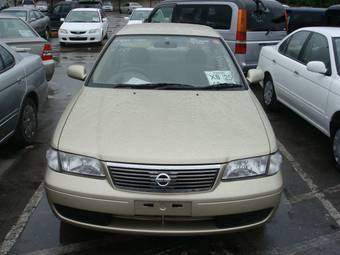 2004 Nissan Sunny Pictures