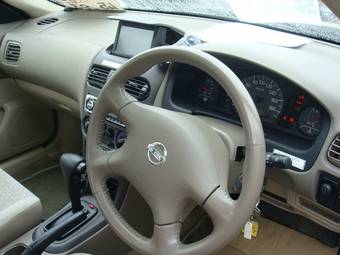 2004 Nissan Sunny Pictures