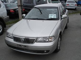 2004 Nissan Sunny Pictures