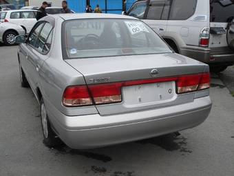 2004 Nissan Sunny Pictures