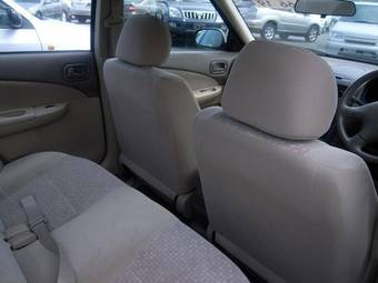 2004 Nissan Sunny Pictures