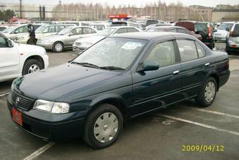 2004 Nissan Sunny Pictures