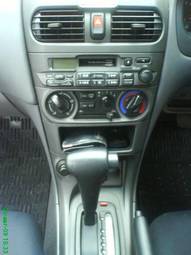 2004 Nissan Sunny Pictures