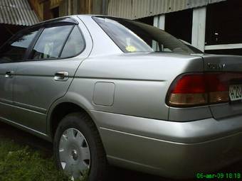 2004 Nissan Sunny Pictures