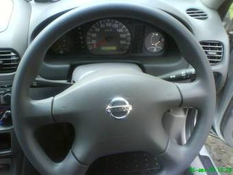 2004 Nissan Sunny Pictures