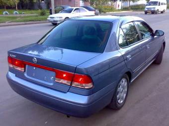 2004 Nissan Sunny Pictures