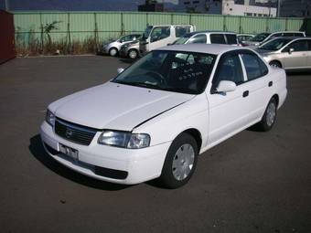 2004 Nissan Sunny Pictures