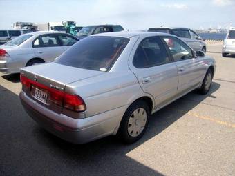 2004 Nissan Sunny Pictures