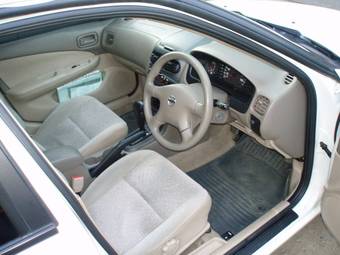 2004 Nissan Sunny Pictures