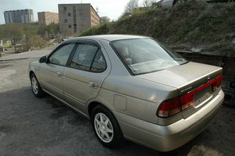 2005 Nissan Sunny Pictures